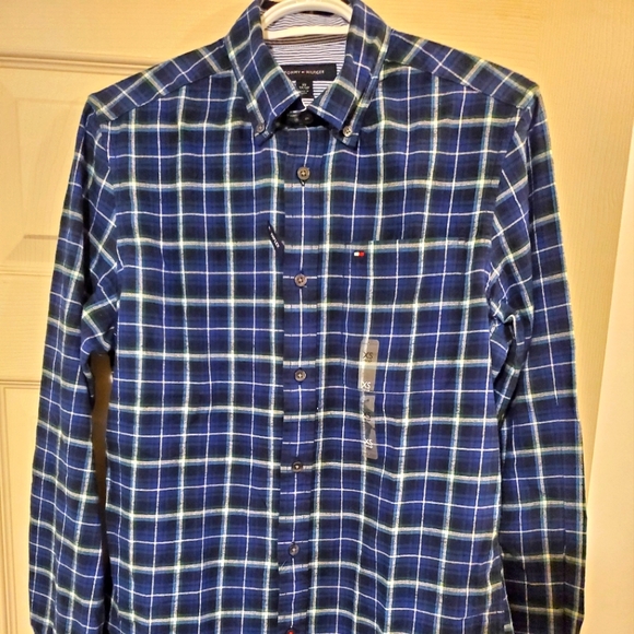 (SOLD) Tommy Hilfiger Men's Casual Dress Shirt - Picture 1 of 4
